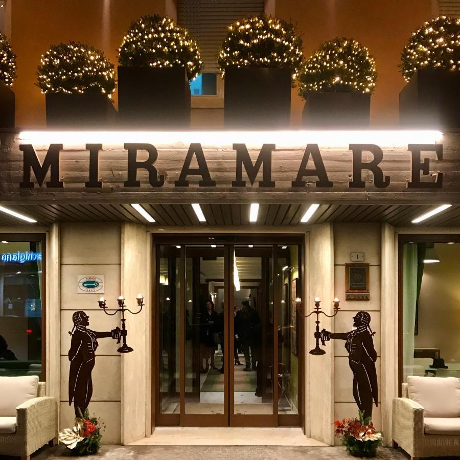 Hotel Miramare チヴィタノーヴァ・マルケ エクステリア 写真