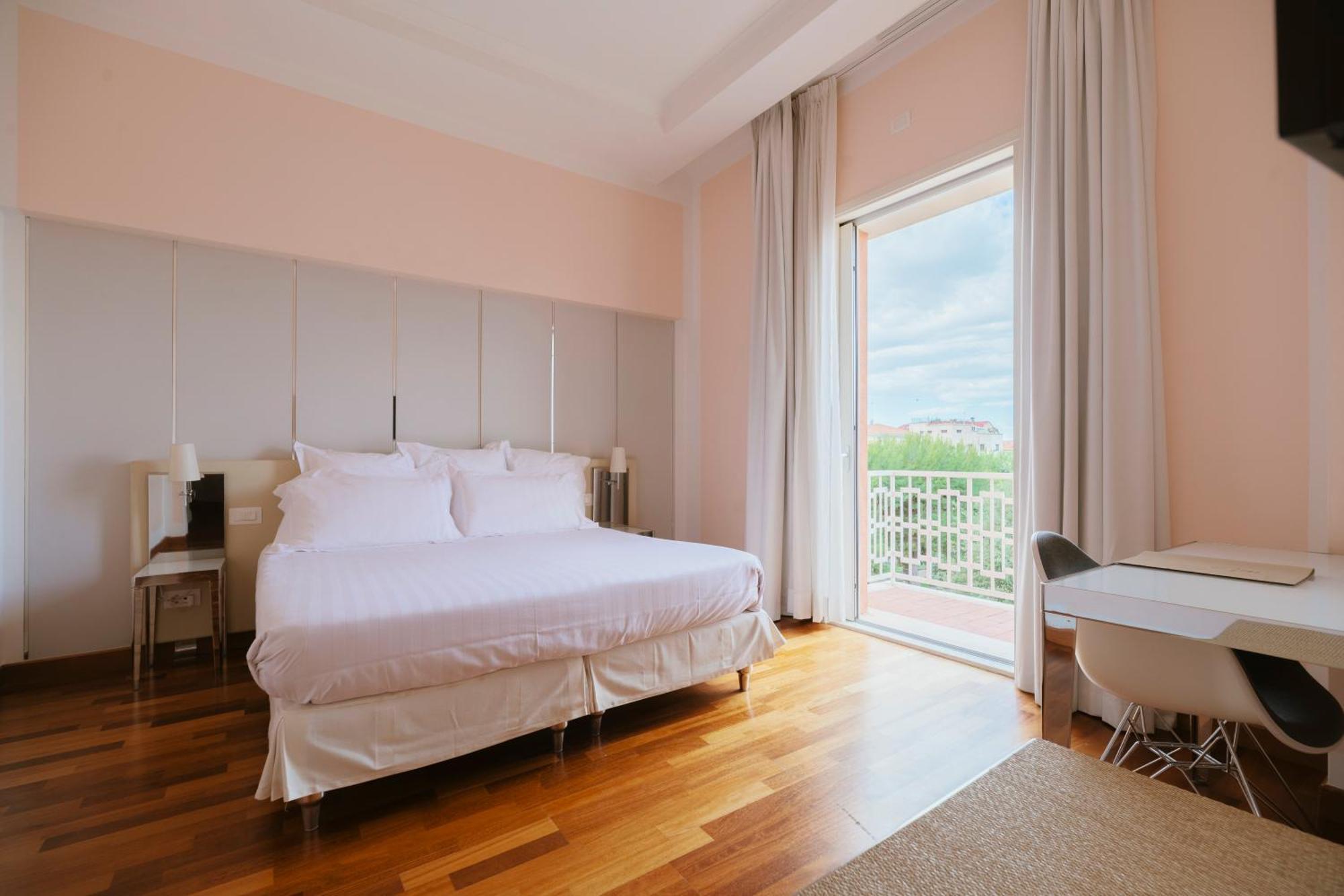 Hotel Miramare チヴィタノーヴァ・マルケ エクステリア 写真
