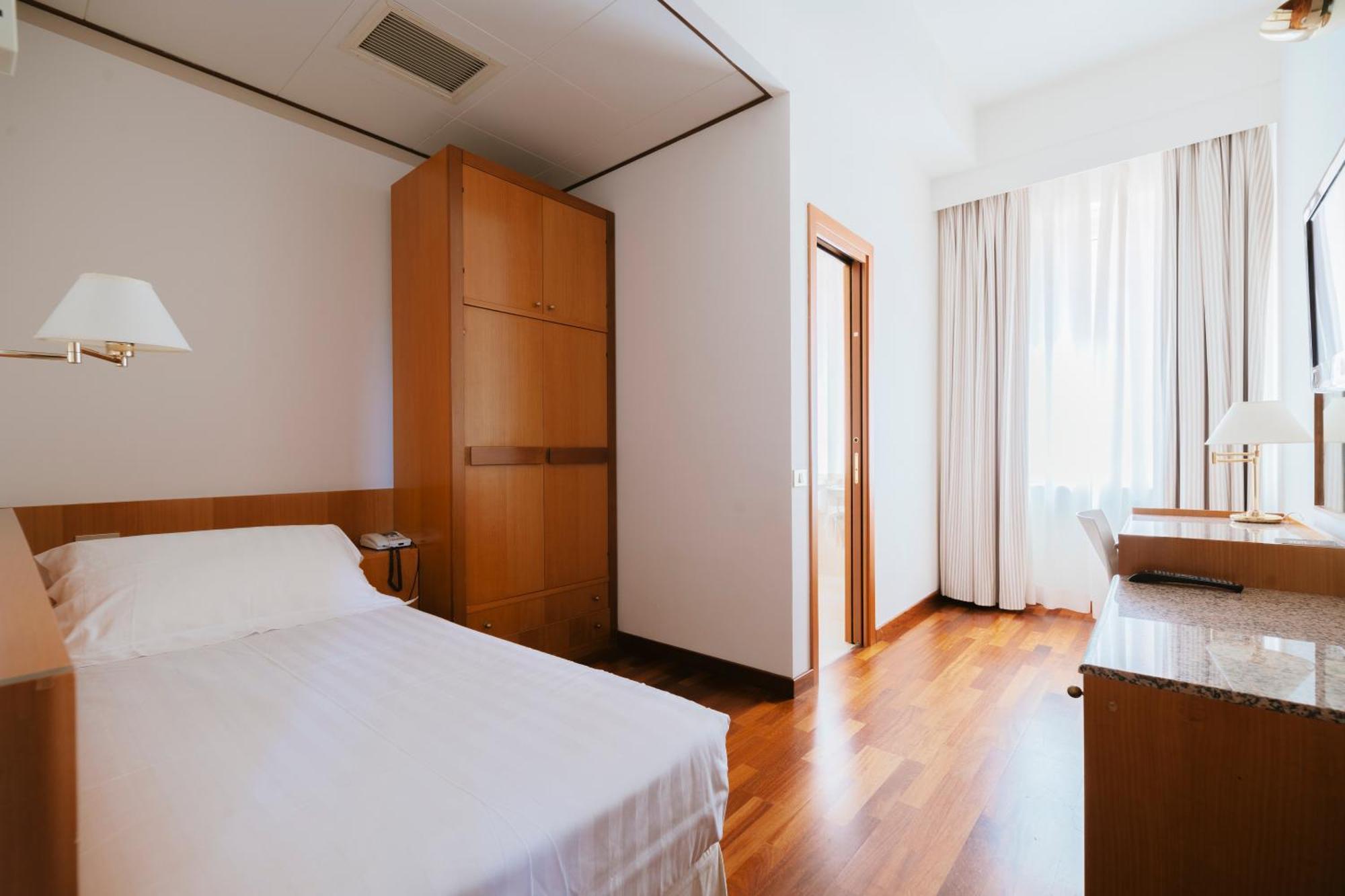 Hotel Miramare チヴィタノーヴァ・マルケ エクステリア 写真