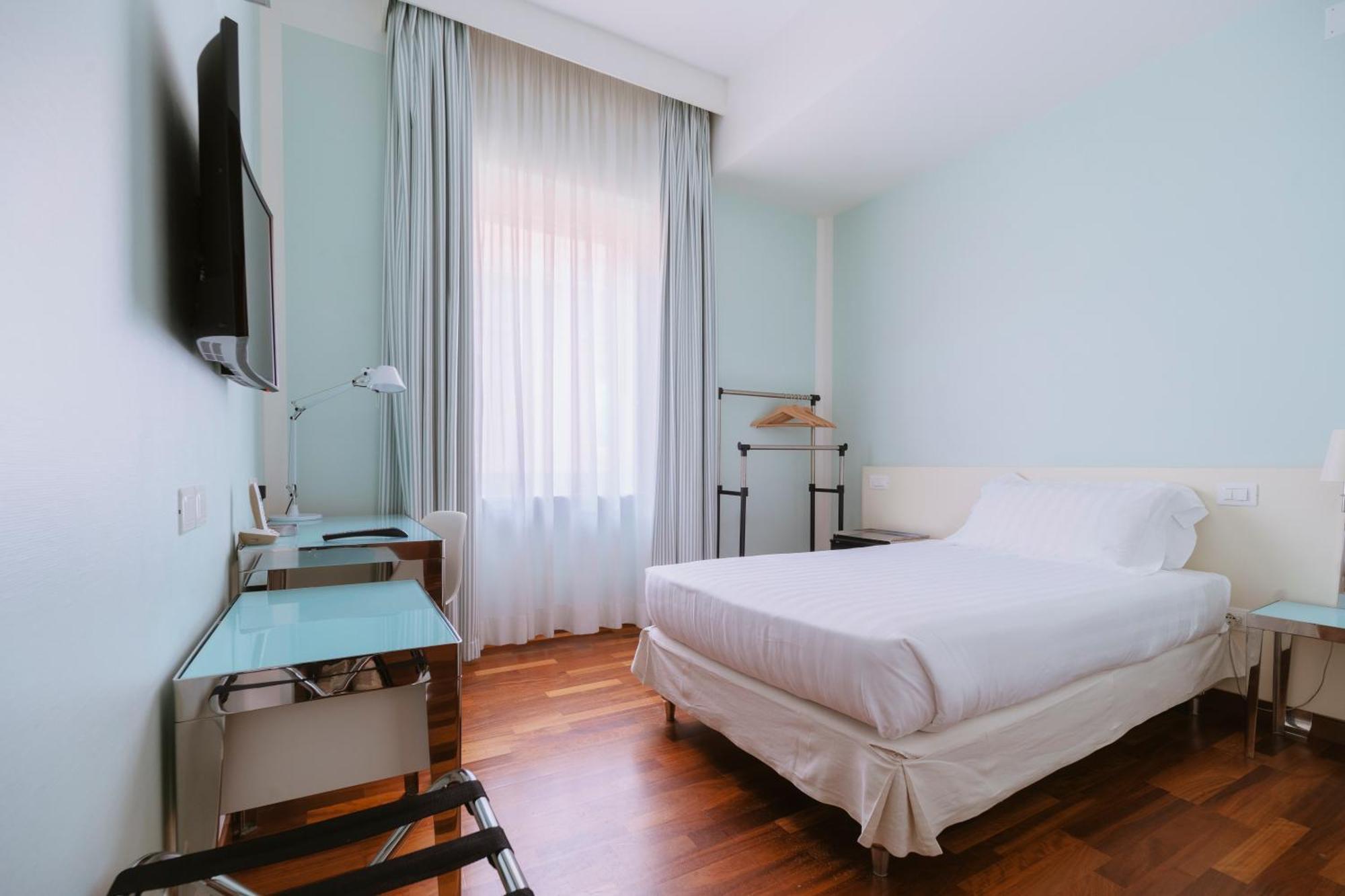 Hotel Miramare チヴィタノーヴァ・マルケ エクステリア 写真